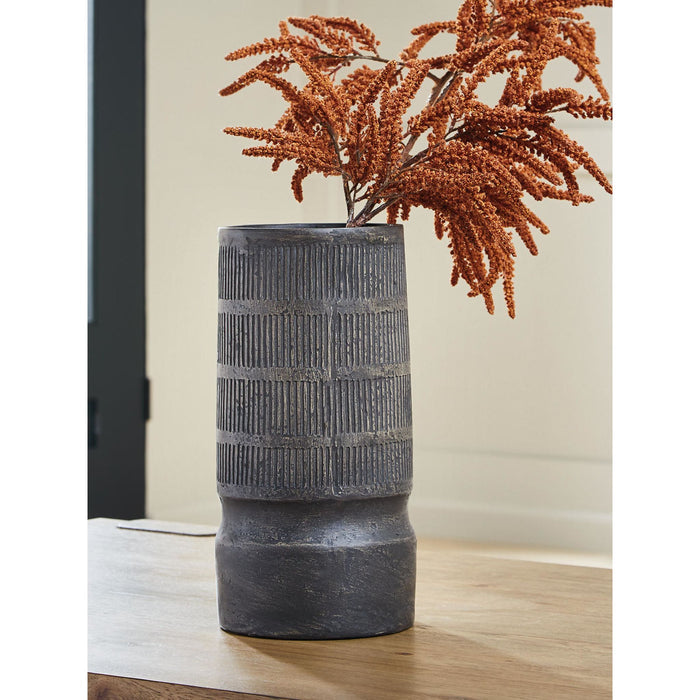 Beninworth Vase