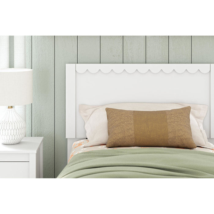 Hallityn Twin Platform Bed - White