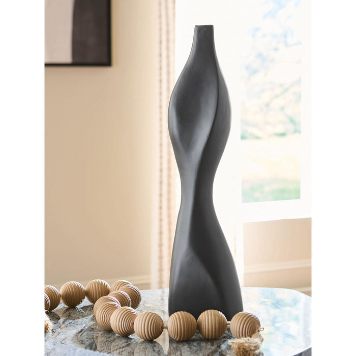 Judsen Vase
