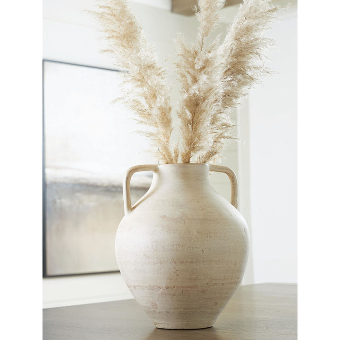 Justy Vase