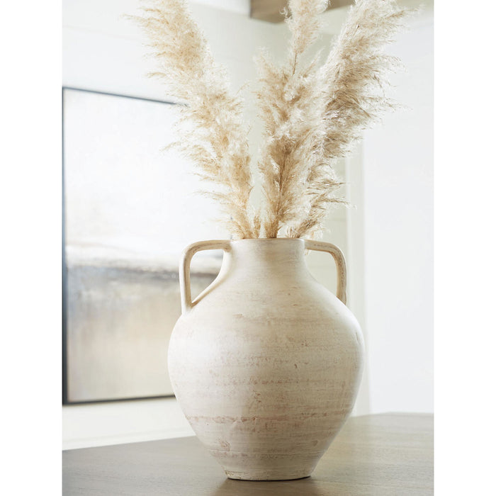 Justy Vase