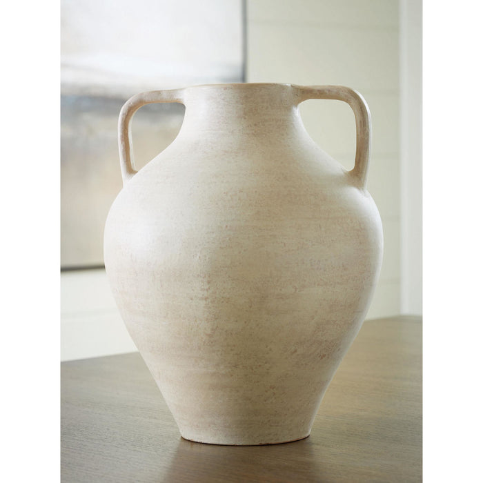 Justy Vase