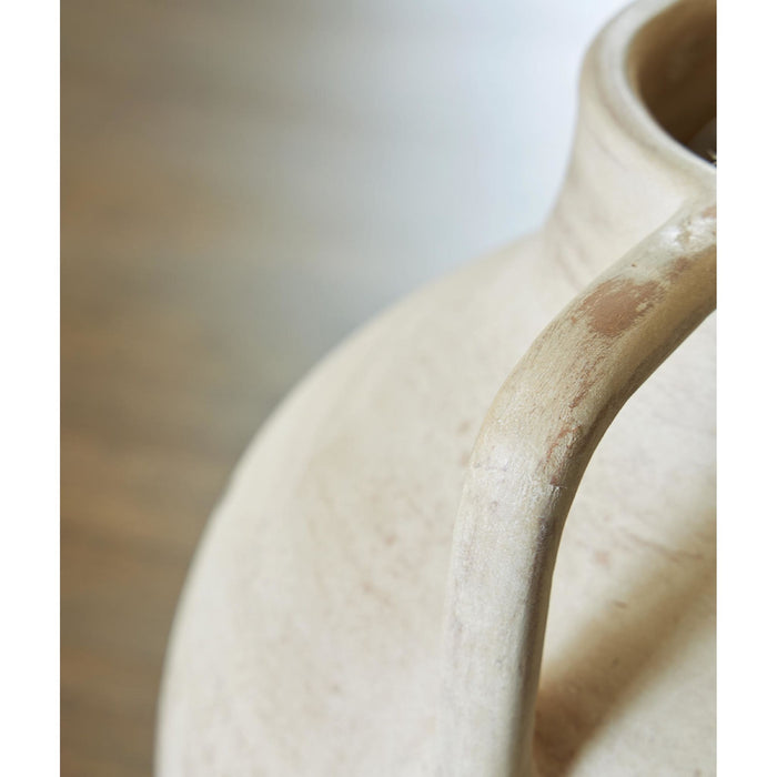 Justy Vase