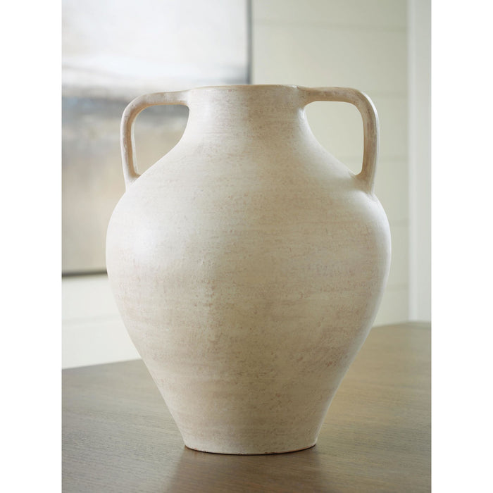 Justy Vase
