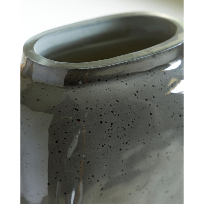 Kierlain Vase