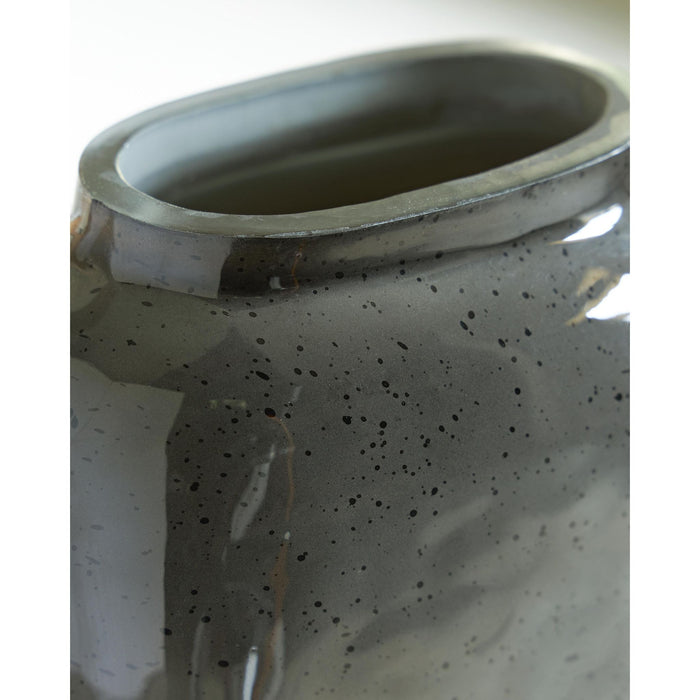 Kierlain Vase