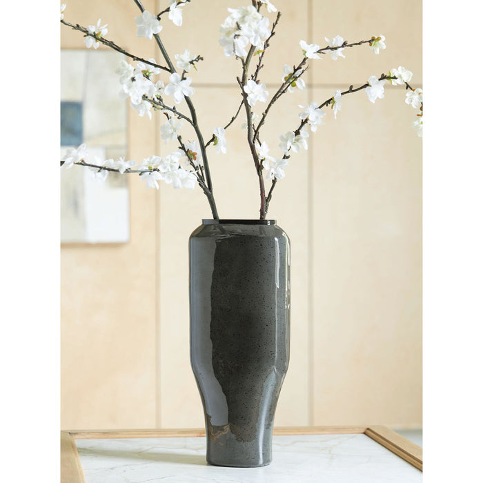 Kierlain Vase