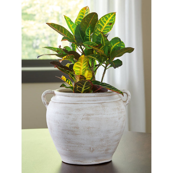 Meadie Vase