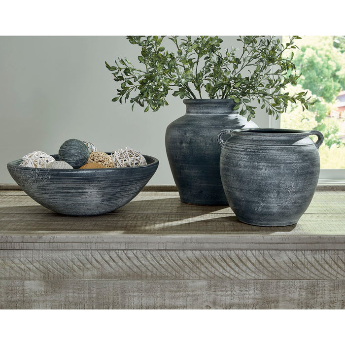 Meadie Vase