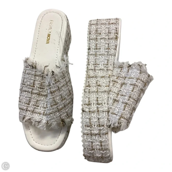 Shoes Heels Platform By Fashion Nova In Gold & White, Size: 10