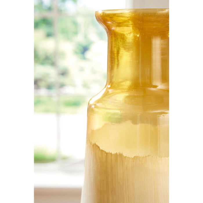 Wynburg Vase